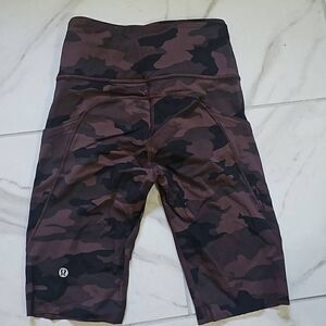 Lululemon Size 4 Biker Shorts 8" Camo